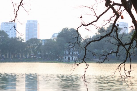 ハノイ市内のホアンキエム湖 (Ho Hoan Kiem - 還剣湖)